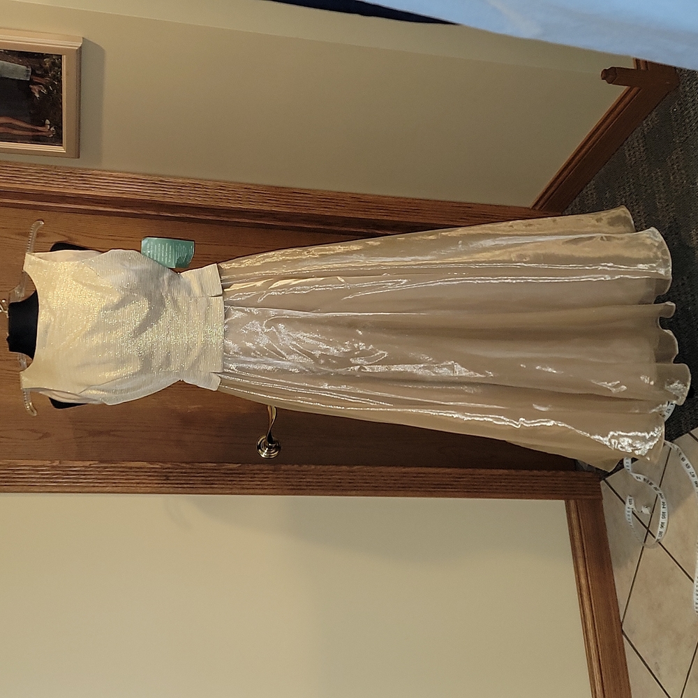 Formal, gold JS collections NWT